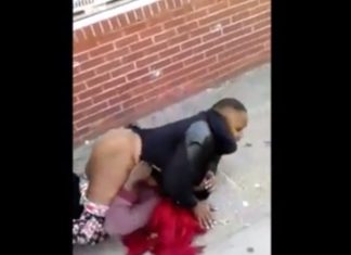 Une femme tente de violer un homme… Regardez une femme tente de violer un homme en pleine rue