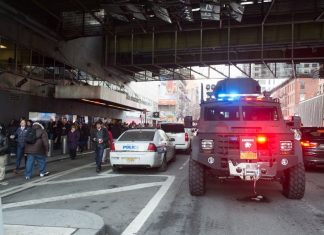 Explosion à Time Square: Trois lignes de métro évacuées, une personne arrêtée Explosion à Time Square: Trois lignes de métro évacuées, une personne arrêtée