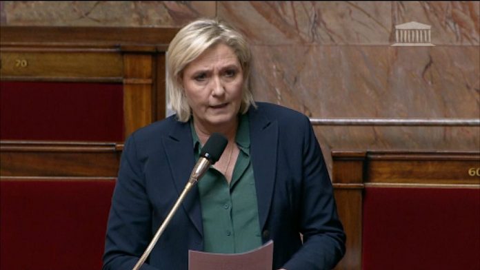 Marine Le Pen : Le cafouillage de l'élue frontiste à l'Assemblée nationale