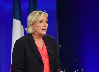 Marine Le Pen pas la bienvenue à la cérémonie d’hommage à Johnny Hallyday Marine Le Pen pas la bienvenue à la cérémonie d'hommage à Johnny Hallyday