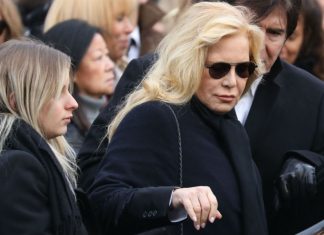 Sylvie Vartan absente des obsèques de Johnny Hallyday et s’en explique Sylvie Vartan n'assistera pas aux obsèques de Johnny Hallyday et s'en explique