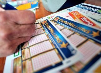 Euro Millions : Une grand-mère et son petit-fils gagnent 1M en Bretagne Euro Millions : Une grand-mère et son petit-fils gagnent 1M en Bretagne