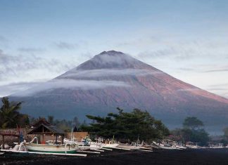 Indonésie : Nouvelle alerte renforcée autour du volcan Agung Indonésie : Nouvelle alerte renforcée autour du volcan Agung