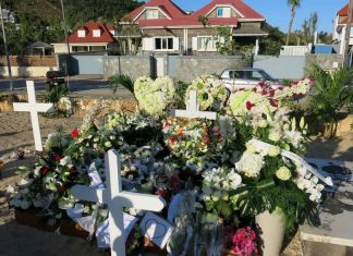 Johnny Hallyday: Une plaque déposée sur sa tombe retirée Johnny Hallyday: Une plaque déposée sur sa tombe retirée