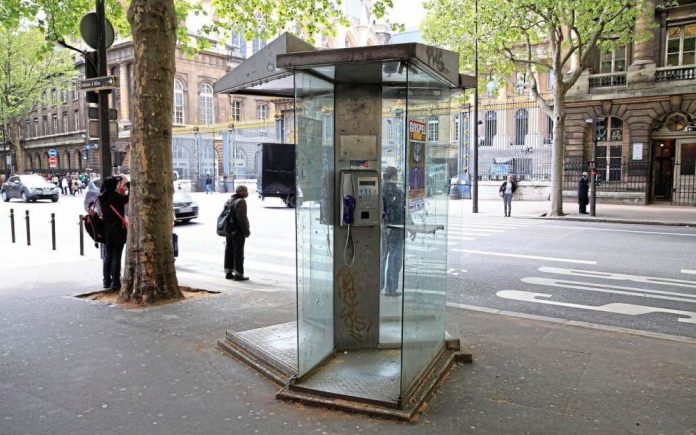 Les cabines téléphoniques vont être retirées de France