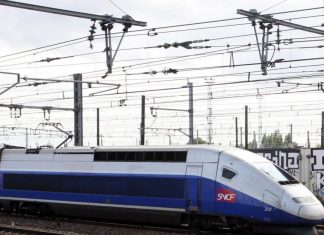 Vaucluse: un TGV percute des plaques de béton à pleine vitesse Vaucluse: un TGV percute des plaques de béton à pleine vitesse