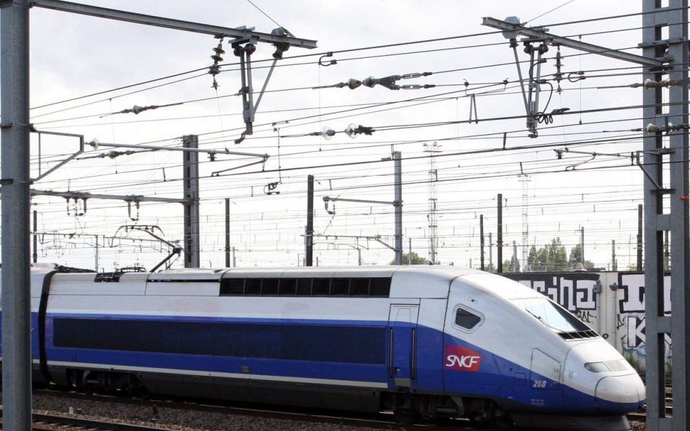 Vaucluse: un TGV percute des plaques de béton à pleine vitesse