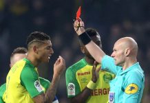 Tony Chapron suspendu pour trois mois ferme Tony Chapron suspendu pour trois mois ferme