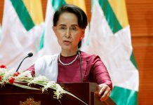 Aung San Suu Kyi déchue d’un prix après son silence sur le sort des Rohingyas Aung San Suu Kyi déchue d'un prix après son silence sur le sort des Rohingyas