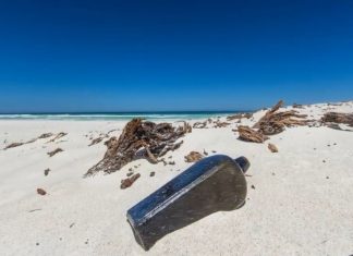 La plus ancienne bouteille à la mer découverte en Australie La plus ancienne bouteille à la mer découverte en Australie