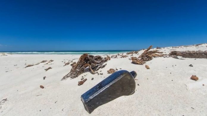 La plus ancienne bouteille à la mer découverte en Australie