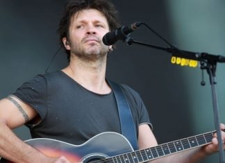 Pétition : Non à Cantat au festival Papillons de nuit Pétition : Non à Cantat au festival Papillons de nuit