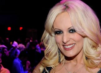 Stormy Daniels porte plainte contre Trump Stormy Daniels porte plainte contre Trump