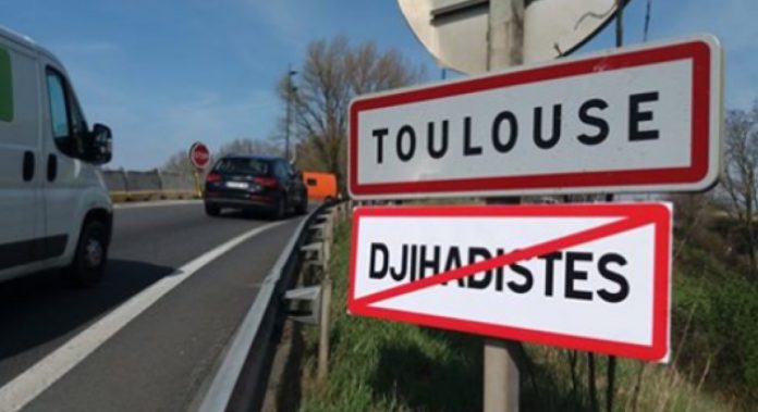 Toulouse : des panneaux signalisation installés par des militants extrême-droite