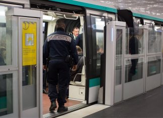 Vol de pierres précieuses dans un métro parisien Vol de pierres précieuses dans un métro parisien