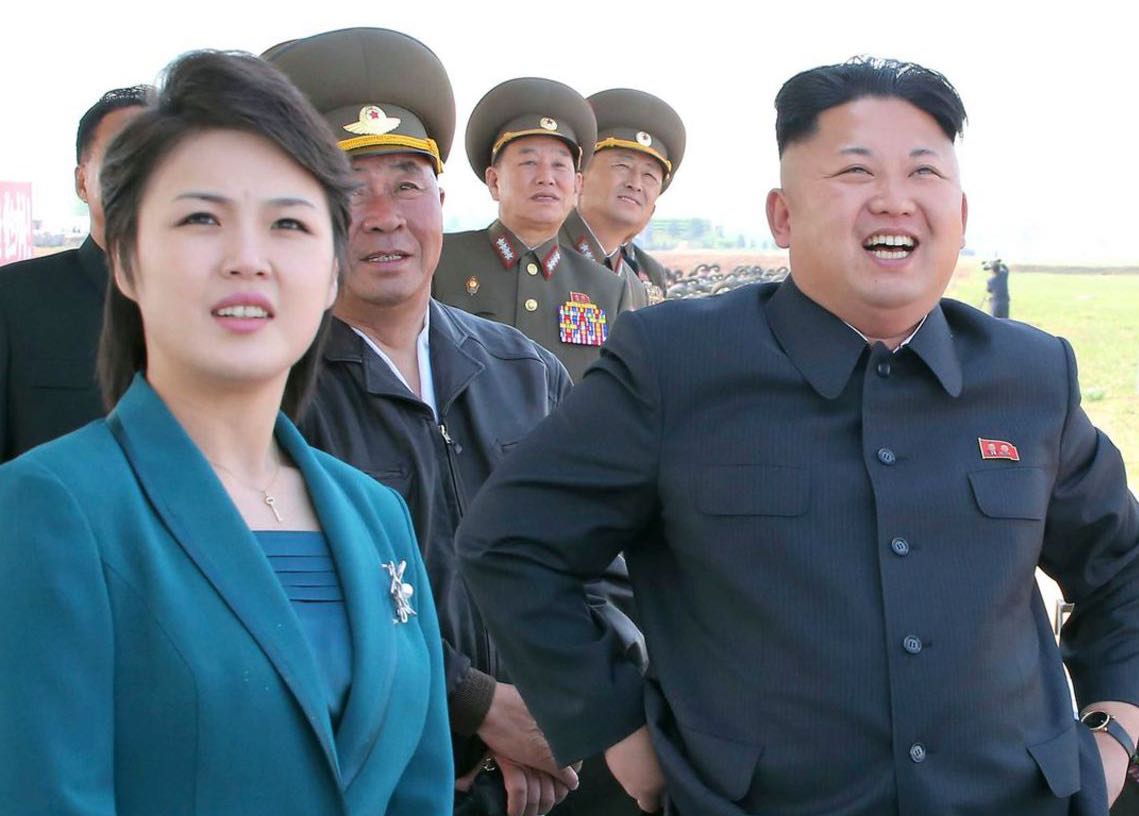 Лидер северной кореи с женой