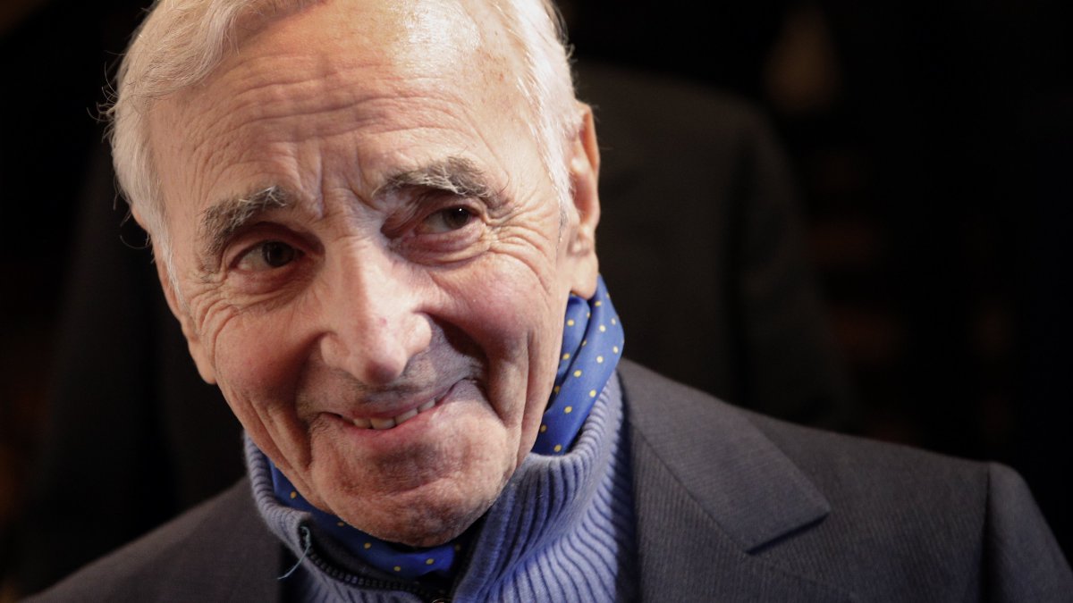Charles Aznavour hospitalisé, ses jours pas en danger