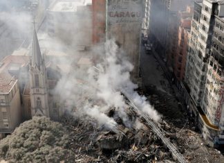 Incendie : Une tour en Brésil enflammée de 24 étages s’effondre Incendie : Une tour en Brésil enflammée de 24 étages s'effondre