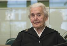 Mamie nazie âgée de 89 ans interpellée Mamie nazie âgée de 89 ans interpellée