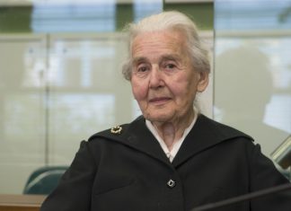 Mamie nazie âgée de 89 ans interpellée Mamie nazie âgée de 89 ans interpellée