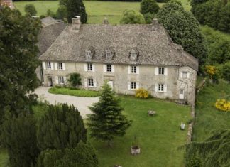 Un château en Corrèze à vendre pour 11 euros Un château en Corrèze à vendre pour 11 euros