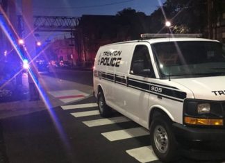 Fusillade dans un festival d’art au New Jersey : Un mort et vingt blessés Fusillade dans un festival d'art au New Jersey : Un mort et vingt blessés