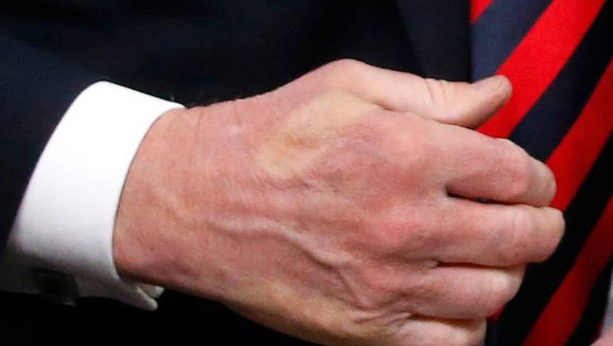 La poignée de mains Macron-Trump au G7 fait jaser