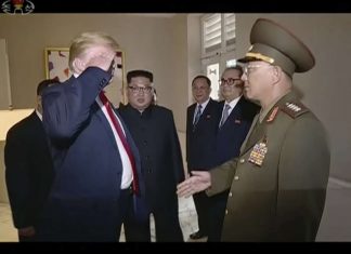 Le Salut de Donald Trump au général nord-coréen Le Salut de Donald Trump au général nord-coréen