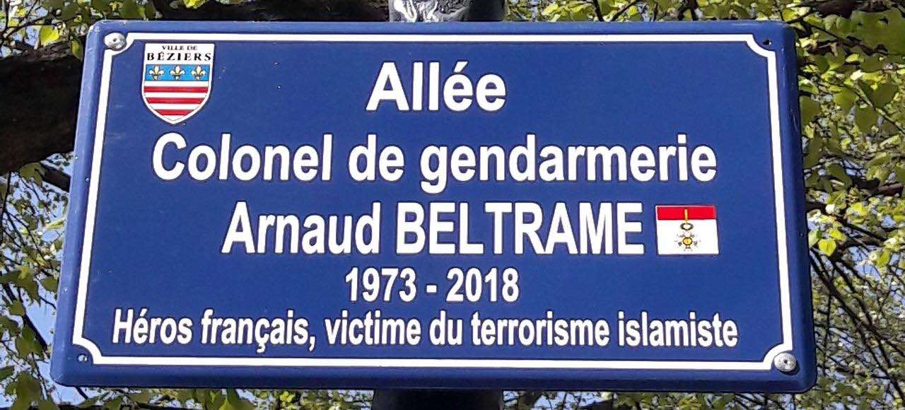 Une plaque hommage à Arnaud Beltrame qui dérange