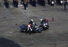 Chute de motards au défilé du 14-Juillet Chute de motards au défilé du 14-Juillet