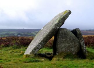 Découvertes des sites archéologiques grâce à la sécheresse au Royaume-Uni Découvertes des sites archéologiques grâce à la sécheresse au Royaume-Uni