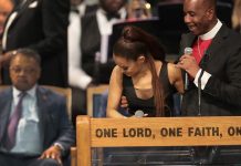 Ariana Grande : évêque s’excuse d’avoir touché le sein de la star Ariana Grande : évêque s'excuse d'avoir touché le sein de la star