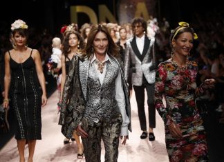 Carla Bruni sur le podium de Dolce & Gabbana (Photo) Carla Bruni sur le podium de Dolce & Gabbana (Photo)