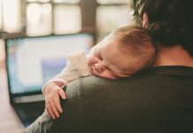 Congé paternité obligatoire? Des personnalités françaises se mobilisent Congé paternité obligatoire? Des personnalités françaises se mobilisent