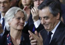 Fillon entendu par les juges d’instruction (Détail) Fillon entendu par les juges d'instruction (Détail)