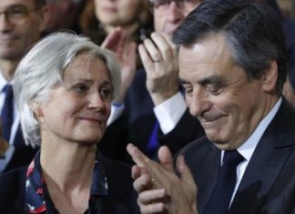 Fillon entendu par les juges d’instruction (Détail) Fillon entendu par les juges d'instruction (Détail)