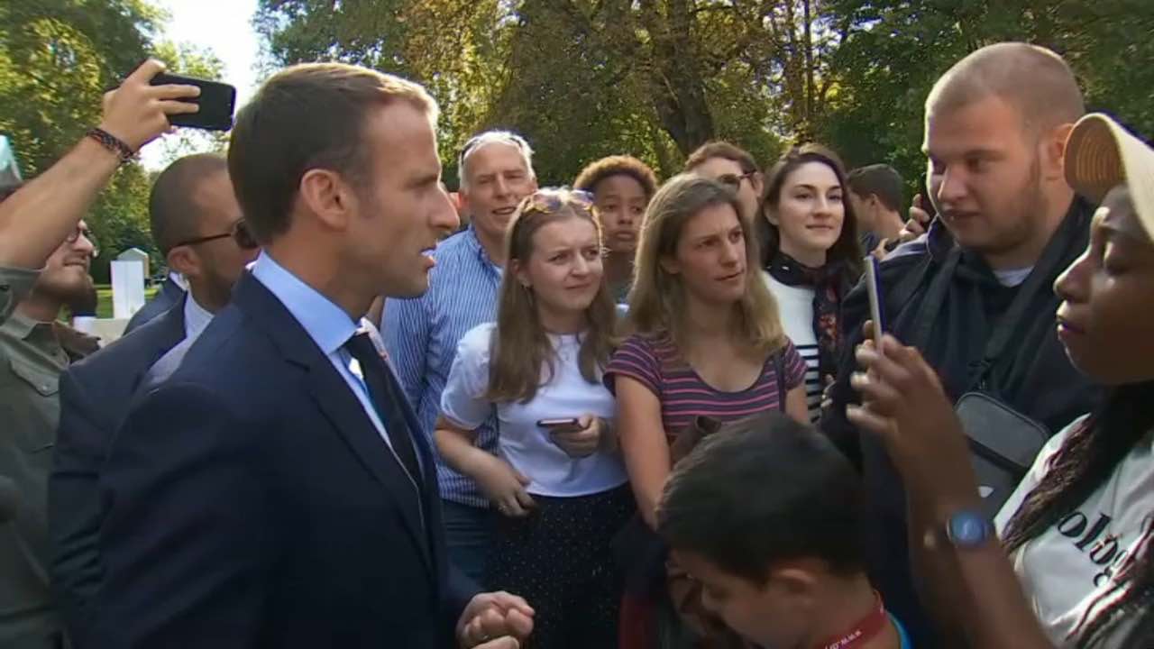 Macron fait la leçon à un jeune chômeur (Vidéo)