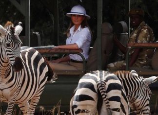 Melania Trump en casque colonial (Photo) Melania Trump en casque colonial (Photo)