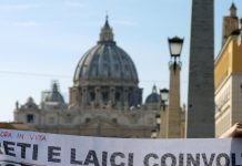Plainte pour obtenir du Vatican les noms des prêtres pédophiles (Détail) Plainte pour obtenir du Vatican les noms des prêtres pédophiles (Détail)