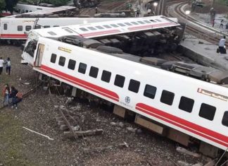 Taïwan : Le déraillement d’un train rapide fait 18 morts Taïwan : Le déraillement d'un train rapide fait 18 morts