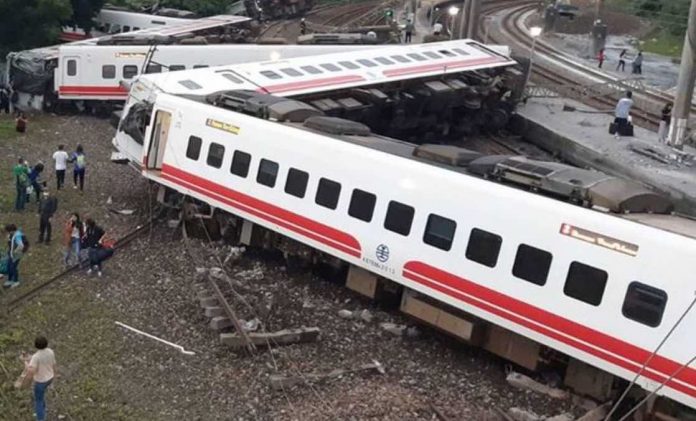 Taïwan : Le déraillement d'un train rapide fait 18 morts
