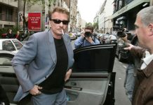 Vente aux enchères d’un mégot de Johnny Vente aux enchères d'un mégot de Johnny