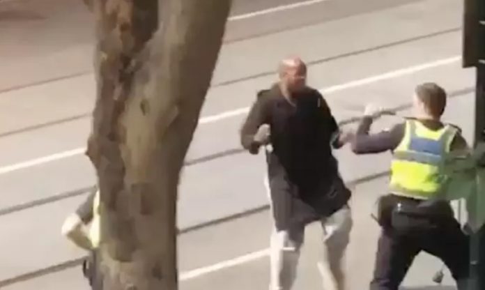 Attaque au couteau à Melbourne : un mort et deux blessés (Vidéo)