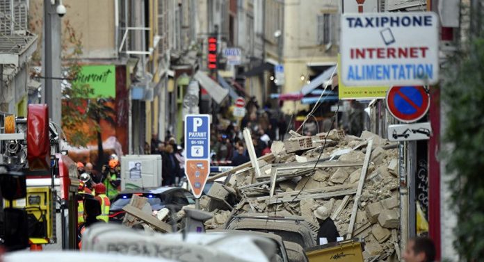 Corps découvert sous les décombres des immeubles écroulés à Marseille