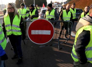 Manifestation «Gilets jaunes» : Une femme tuée et plusieurs blessés Manifestation «Gilets jaunes» : Une femme tuée et plusieurs blessés