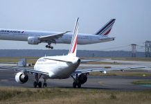 Roissy : avions se percutent sur le tarmac (Détail) Roissy : avions se percutent sur le tarmac (Détail)