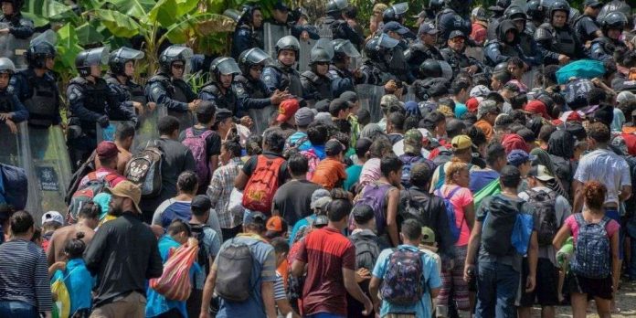 Trump: l'armée pourrait faire feu sur les migrants