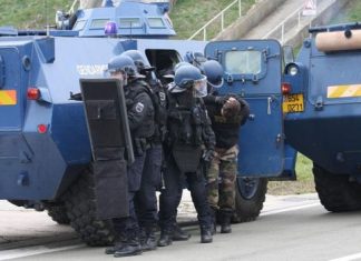 Blindés à Paris ce samedi pour assurer le maintien de l’ordre Blindés à Paris ce samedi pour assurer le maintien de l’ordre
