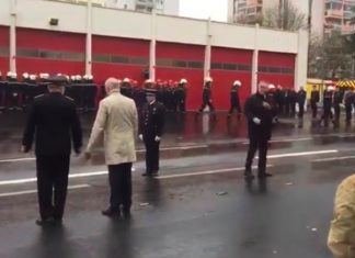 Cholet : les pompiers tournent le dos aux élus (Vidéo) Cholet : les pompiers tournent le dos aux élus (Vidéo)