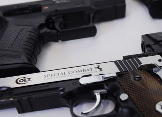 Aéroport Roissy : deux personnes avec des armes factices créent la panique Aéroport Roissy : deux personnes avec des armes factices créent la panique